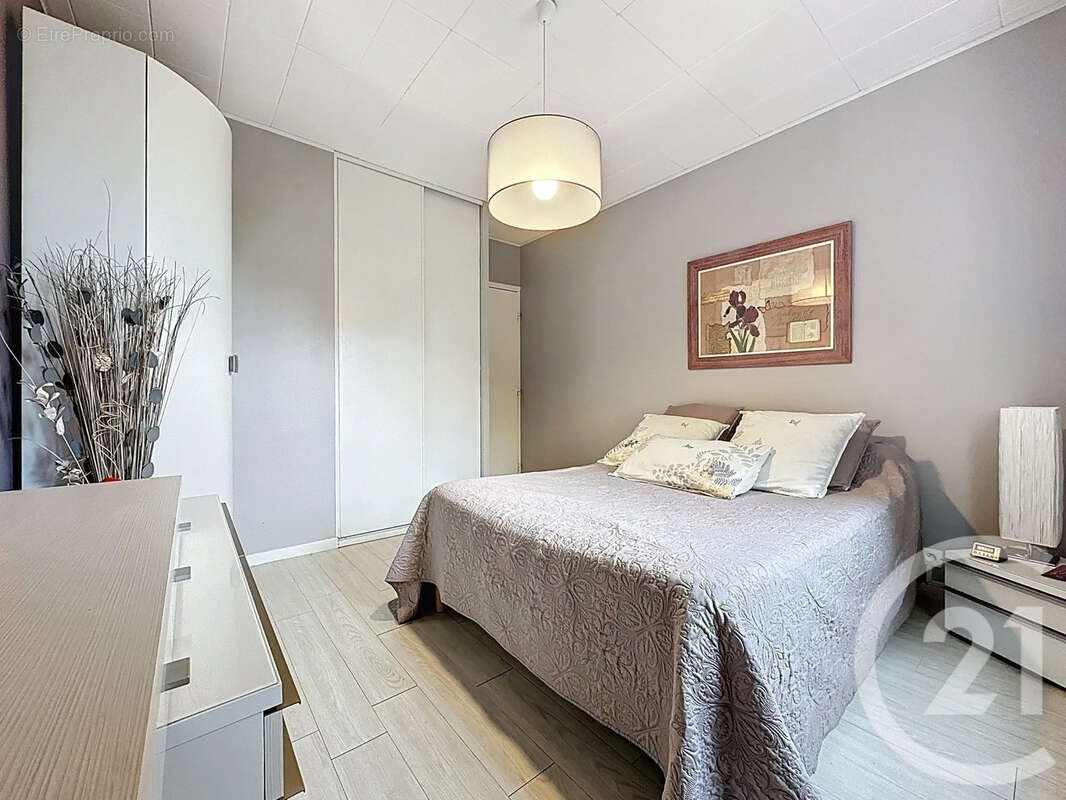 Maison à LES ECRENNES