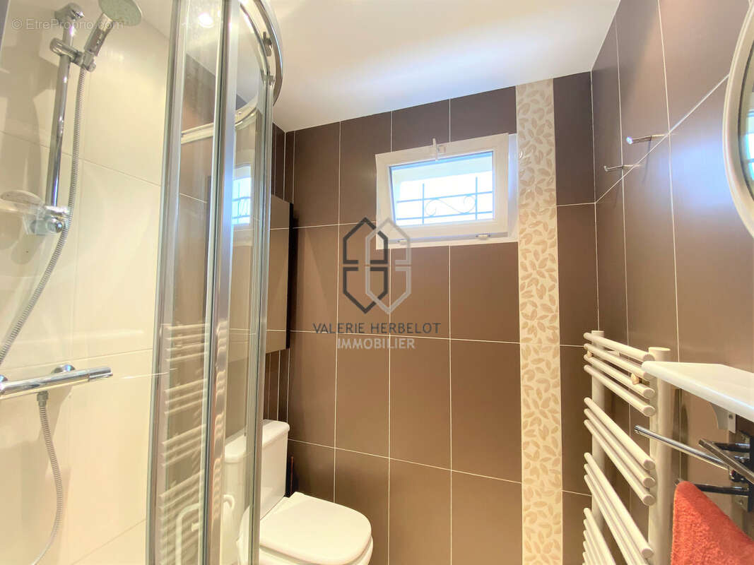 Maison à CHENNEVIERES-SUR-MARNE