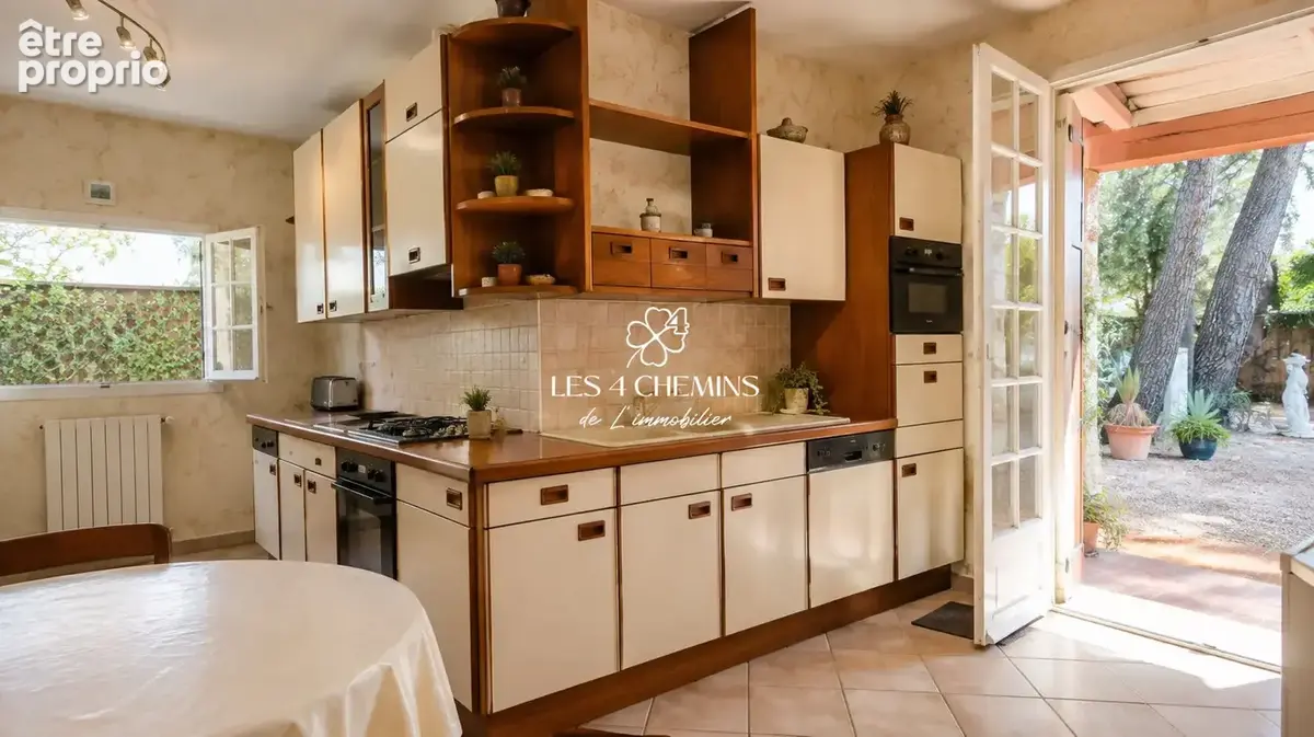 Villa  à rénover de 6 pièces d'environ 185 m2 sur 698 m2 proche mer et commerces - photo 4