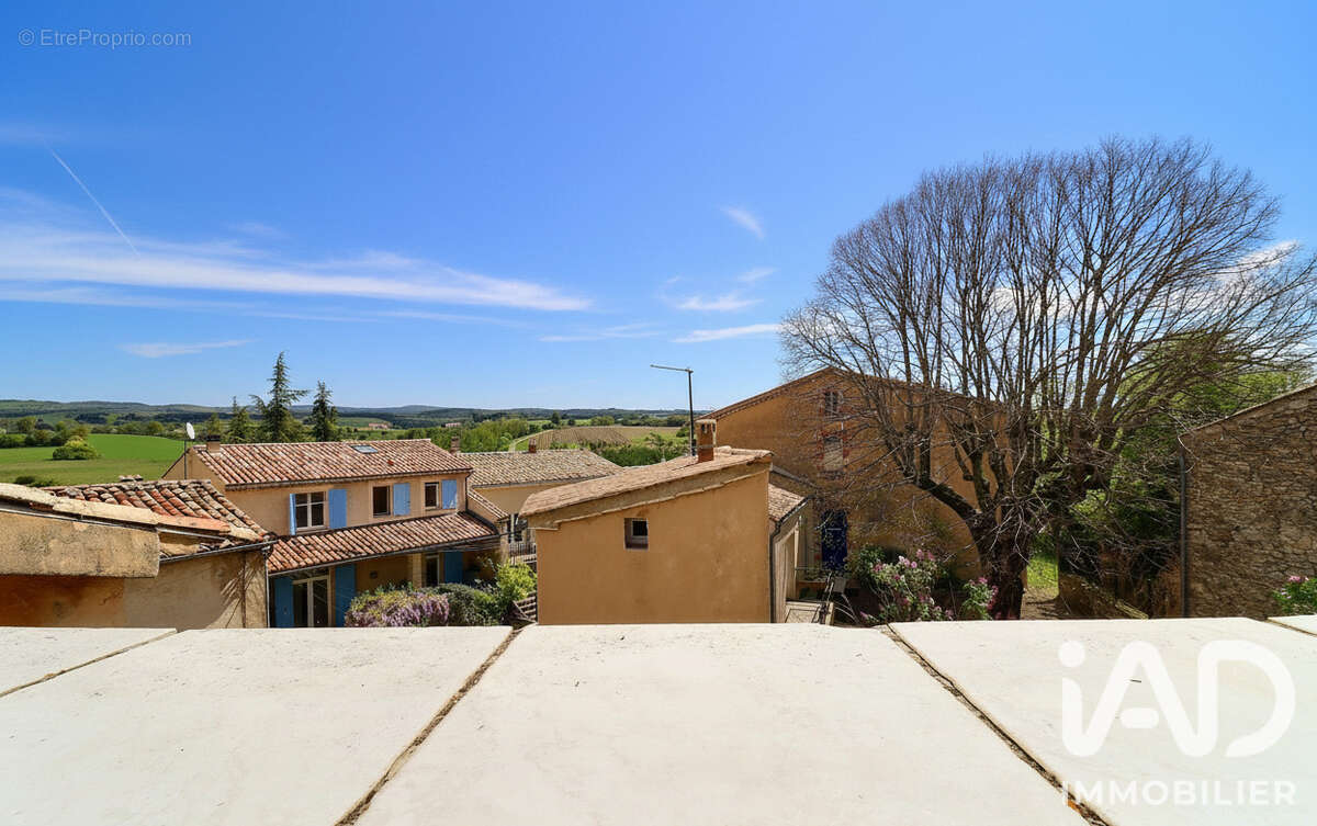 Maison 151 m² à Revest-Du-Bion  - photo 2