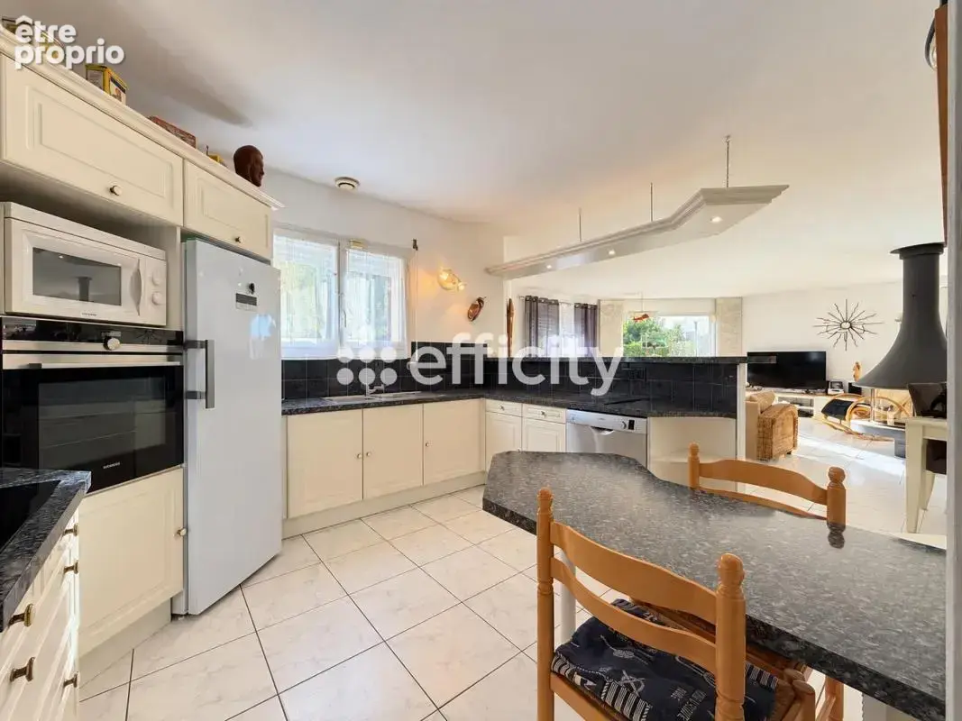 Maison 5 pièces 131 m² à vendre à Ares (33740) - photo 6
