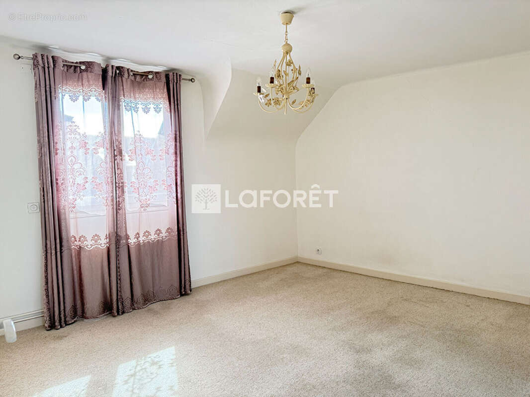 Immeuble - 160 m² - 1 local commercial - 2 appartements T2 - rénové récemment - photo 6