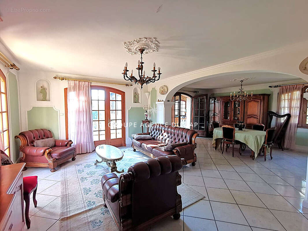 Maison à LES ISSAMBRES