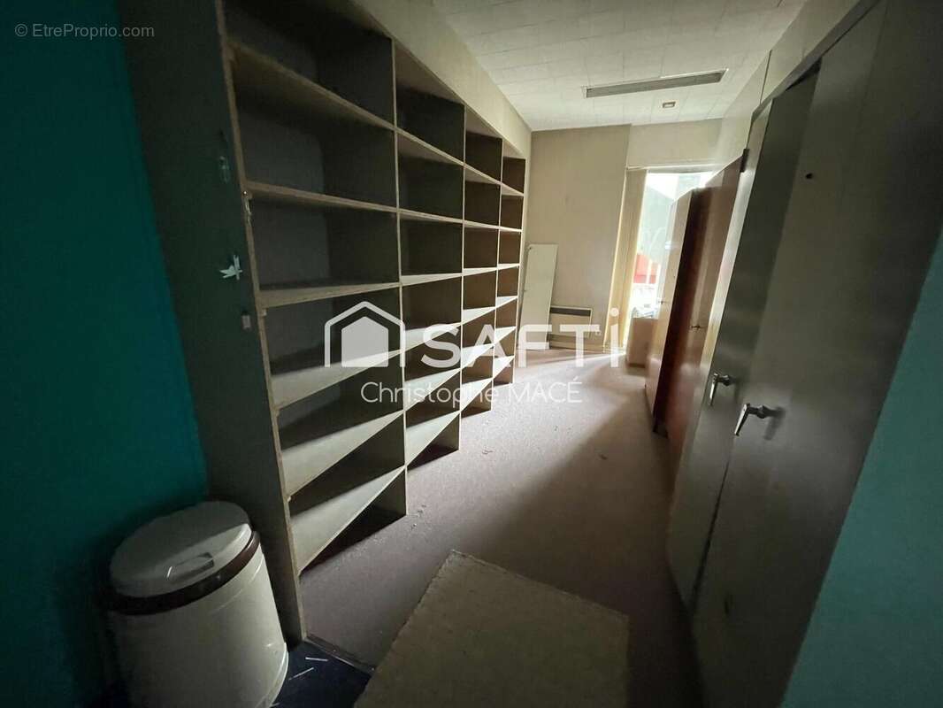 Photo 5 - Commerce à LAVAL