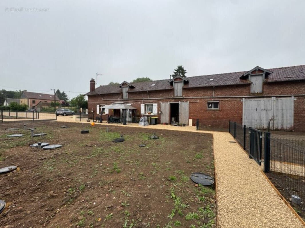 Maison + ancienne ferme à aménager 1 - Maison à LE VAUROUX