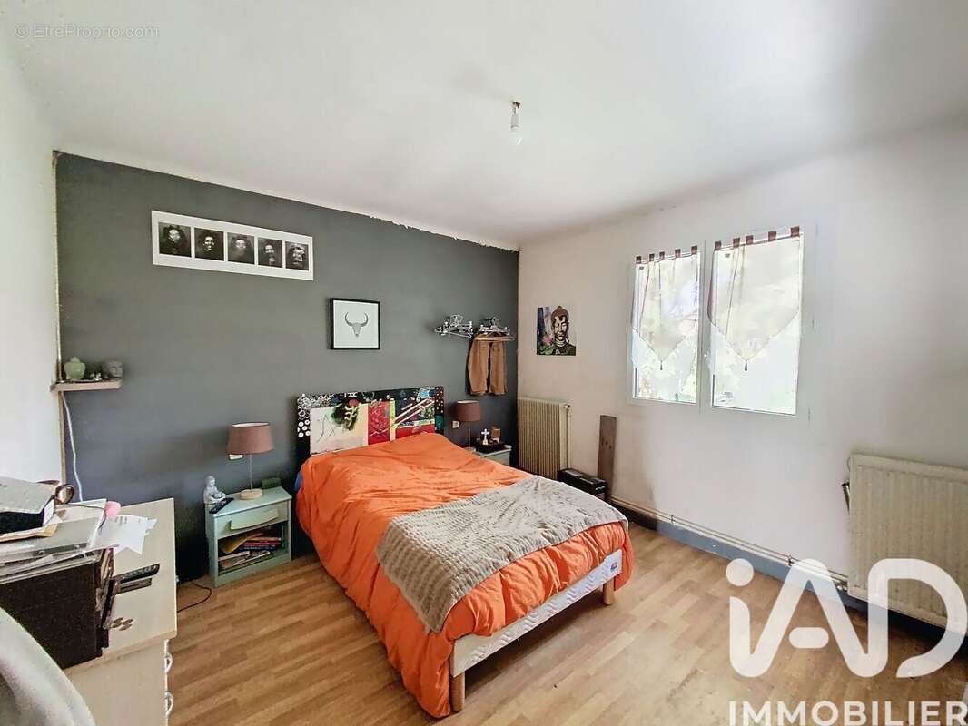 Maison 95 m² à Thonac  - photo 7