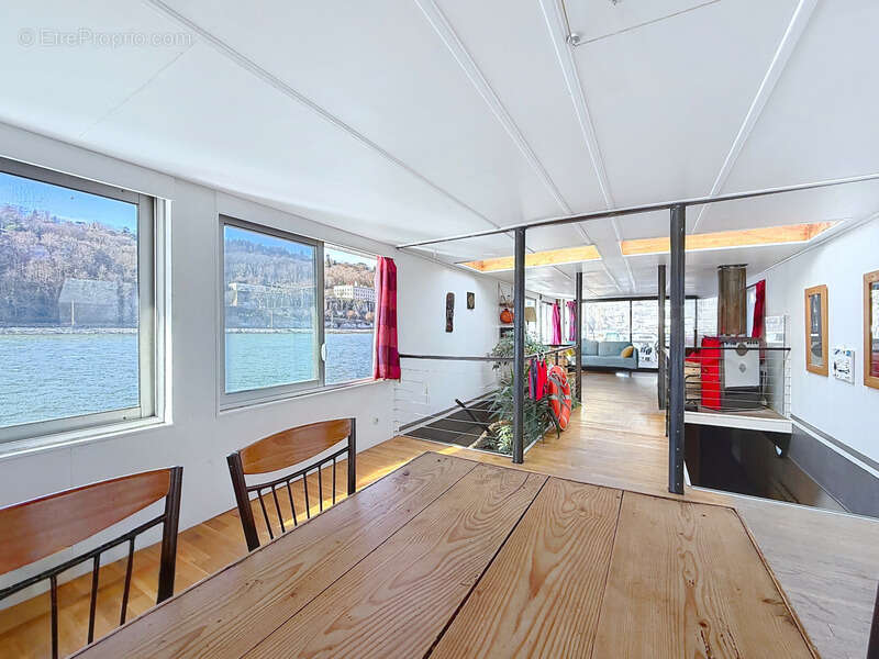 Péniche habitation - 5 chambres - 180 m² - Confluence - RP ou Locatif - photo 4