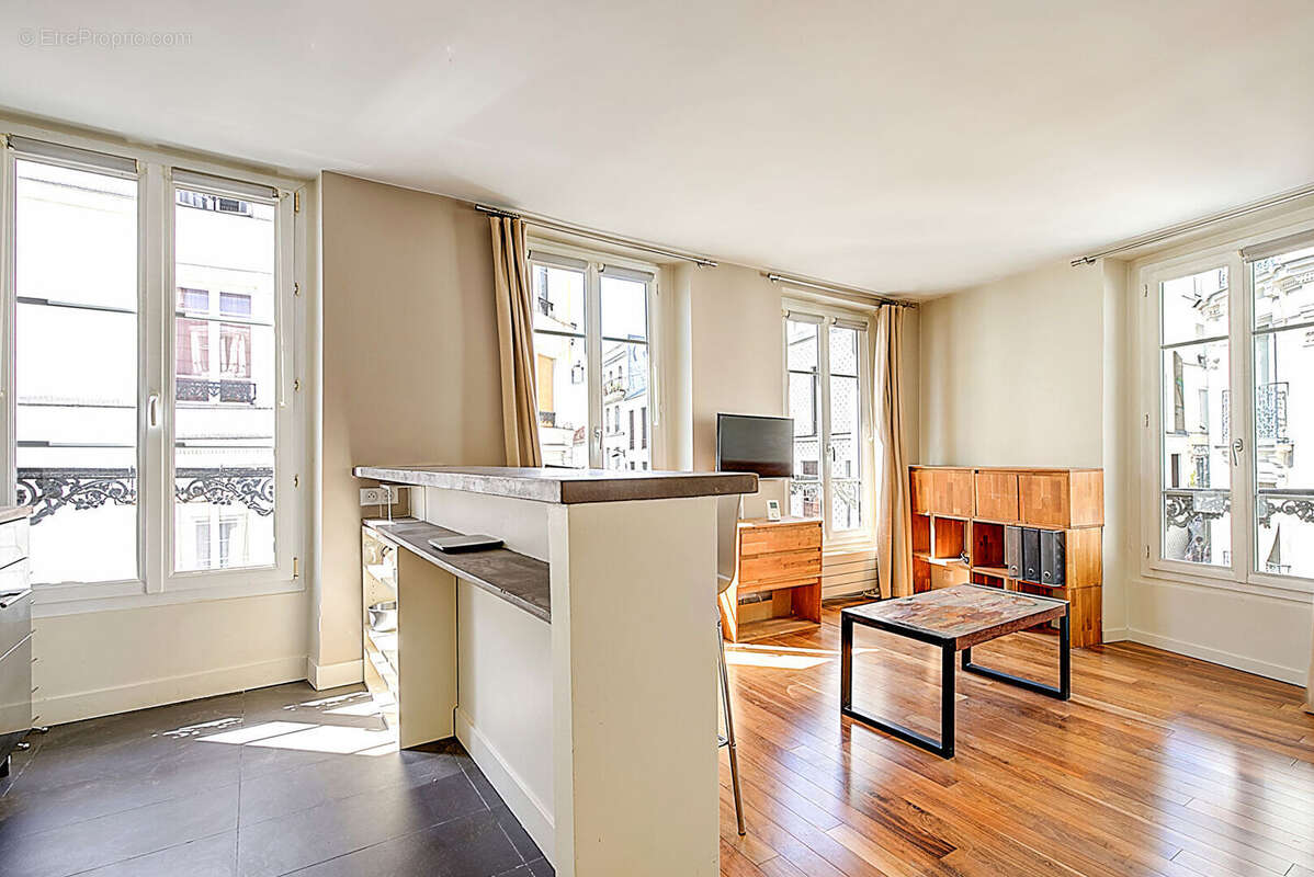 Appartement à PARIS-18E