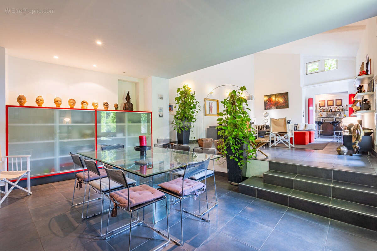 Maison à L'ISLE-SUR-LA-SORGUE