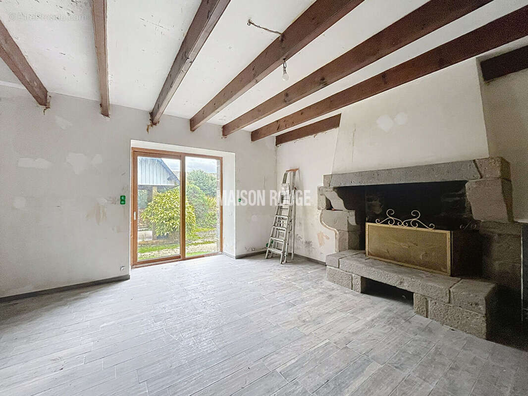 Maison en pierre avec jardin clos - Bourg de Lourmais - photo 9