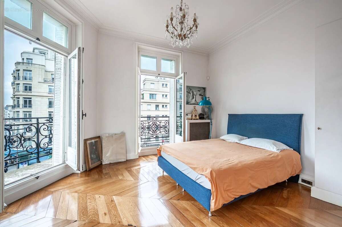 Appartement à PARIS-8E
