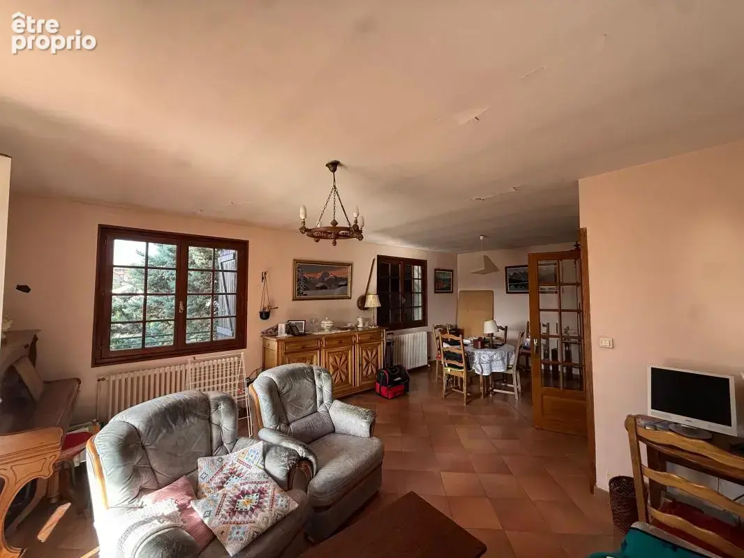 Maison à deux pas du centre du village - photo 3