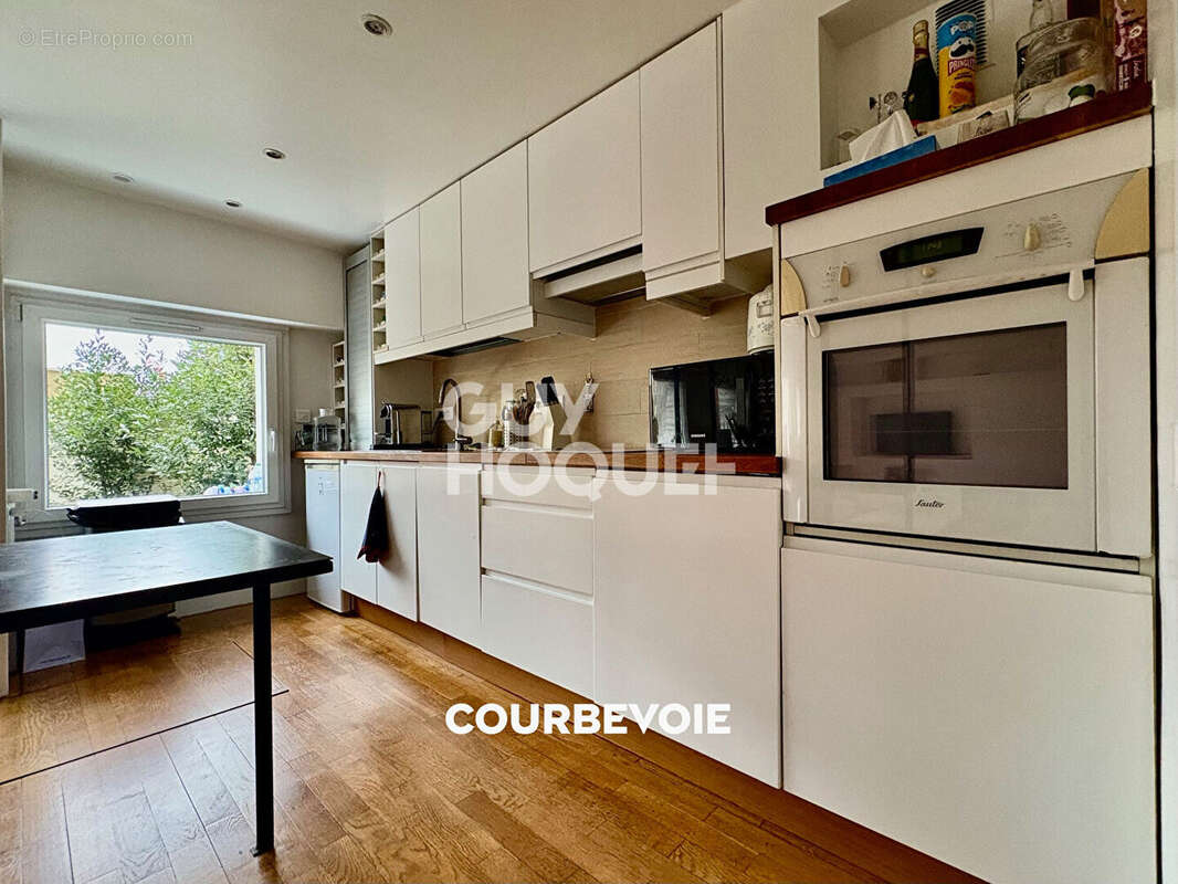 Appartement à COURBEVOIE