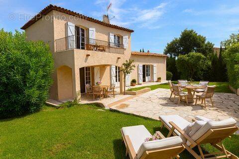 Maison à MANDELIEU-LA-NAPOULE