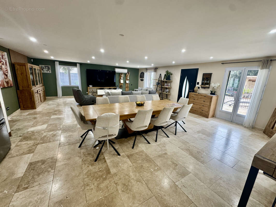 Maison à SUZE-LA-ROUSSE