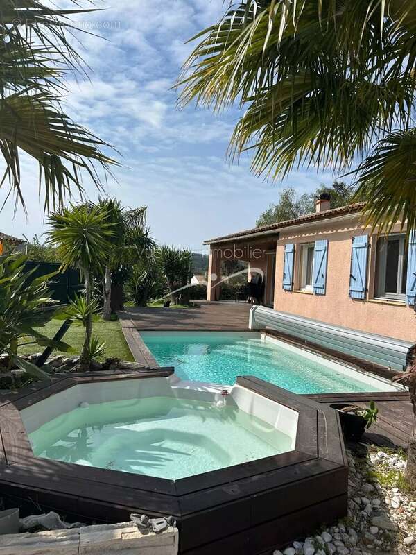 Maison à BORMES-LES-MIMOSAS