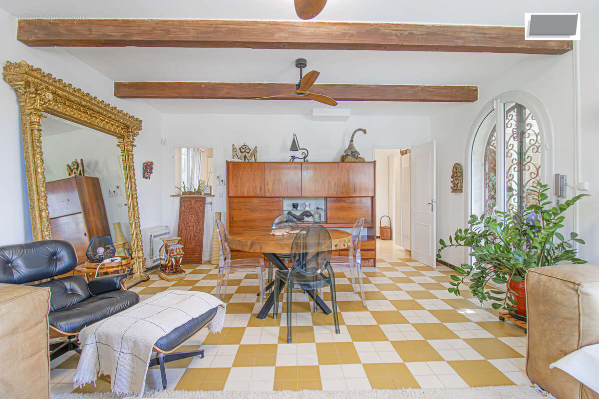 Maison à LE CASTELLET