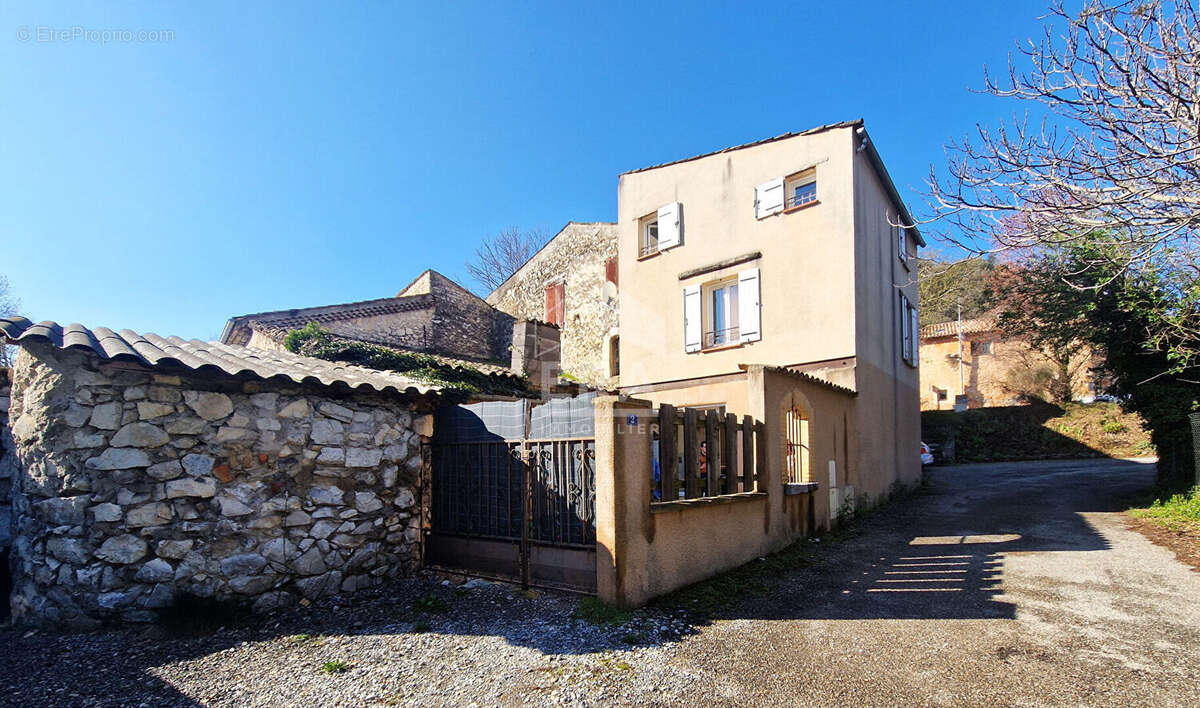 Maison 590m² à Les Bons Enfants - photo 4