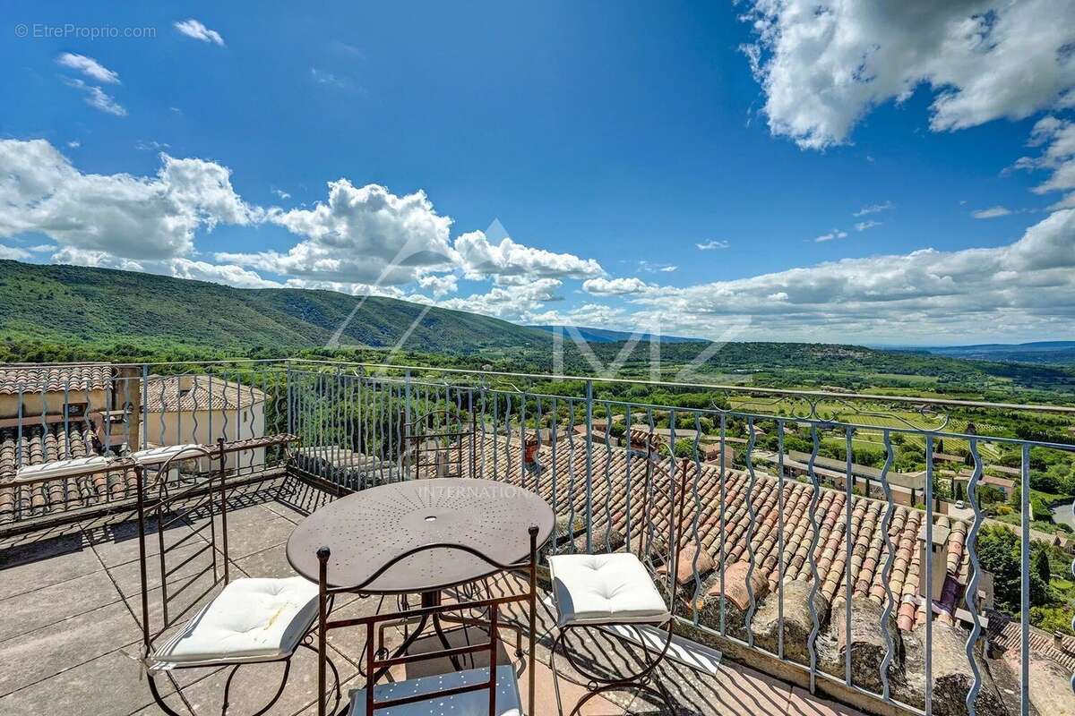 Commerce à BONNIEUX