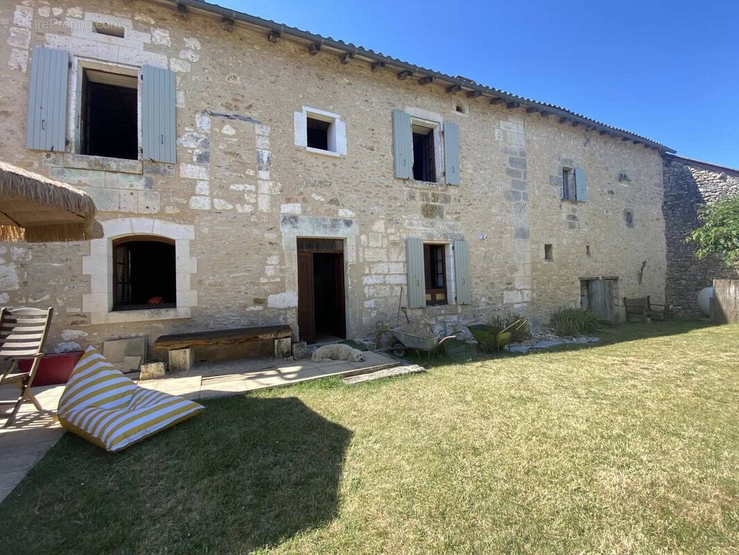 Maison à LA TOUR-BLANCHE