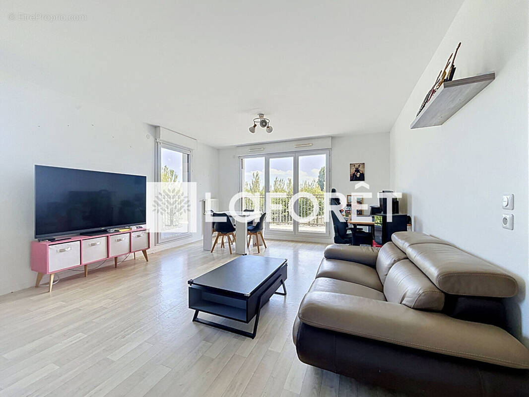 Appartement à VERT-SAINT-DENIS