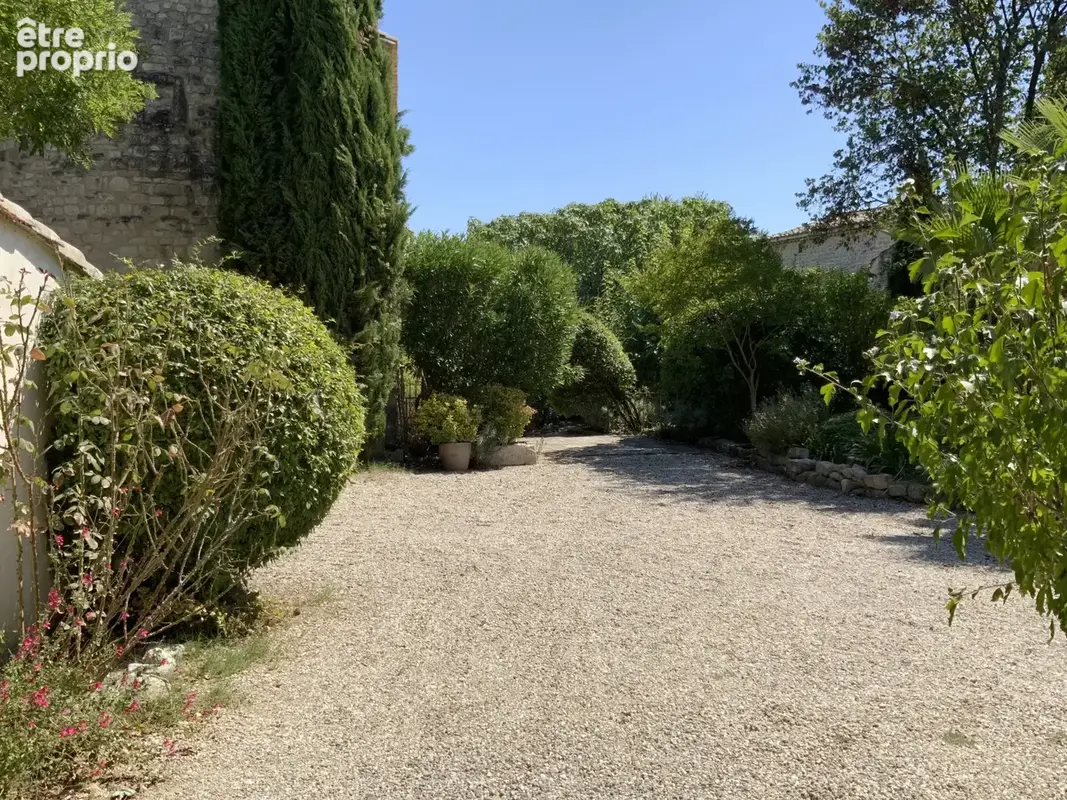 Charmante propriété en pierre offrant un cadre de vie rare au cœur d’un charmant village avec commerces. - photo 21
