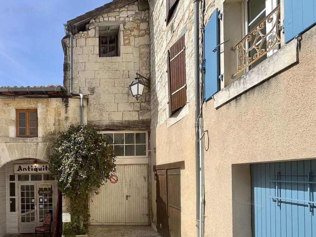 Maison à AUBETERRE-SUR-DRONNE