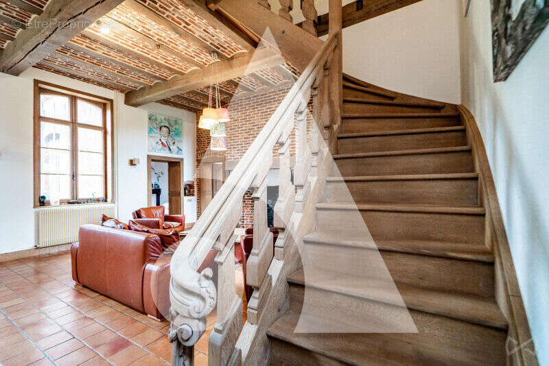 Maison à TAISNIERES-SUR-HON