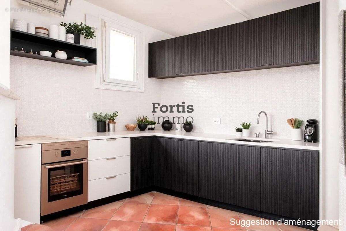 Appartement à PARIS-16E