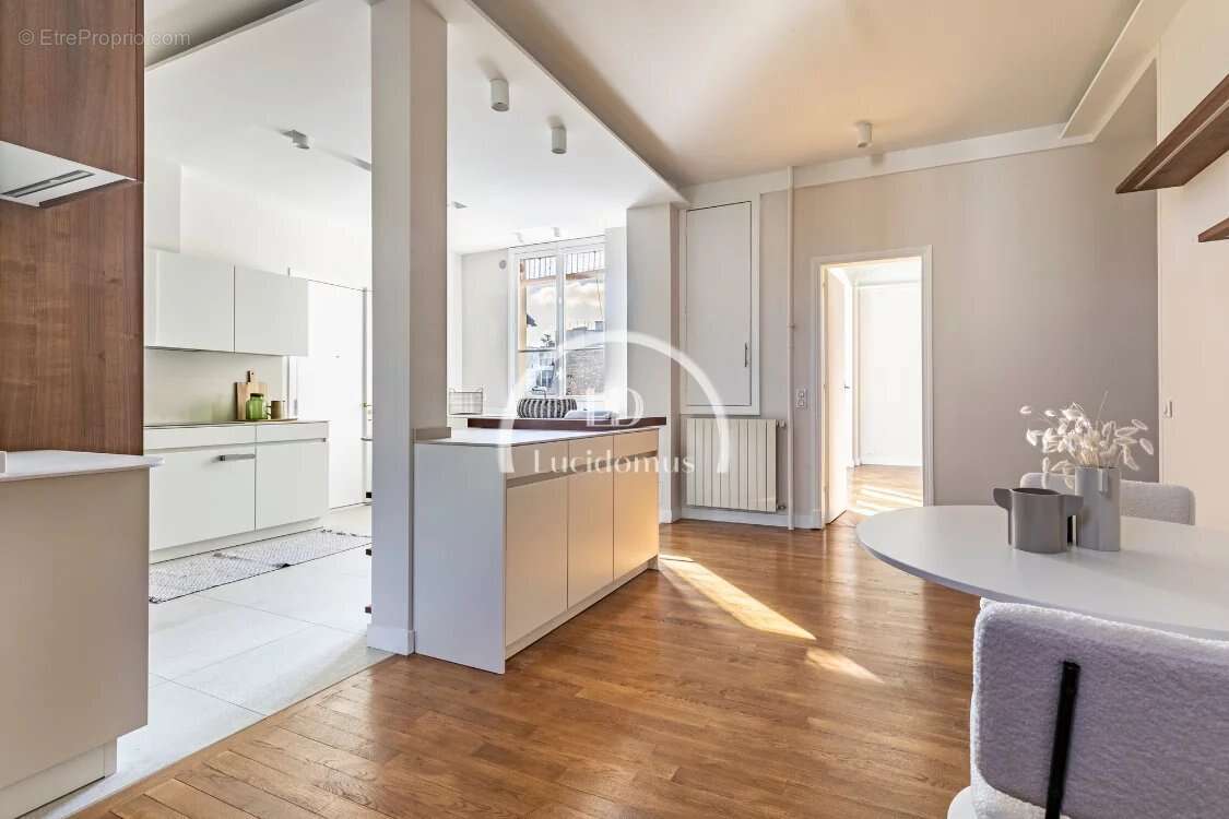 Appartement à PARIS-16E