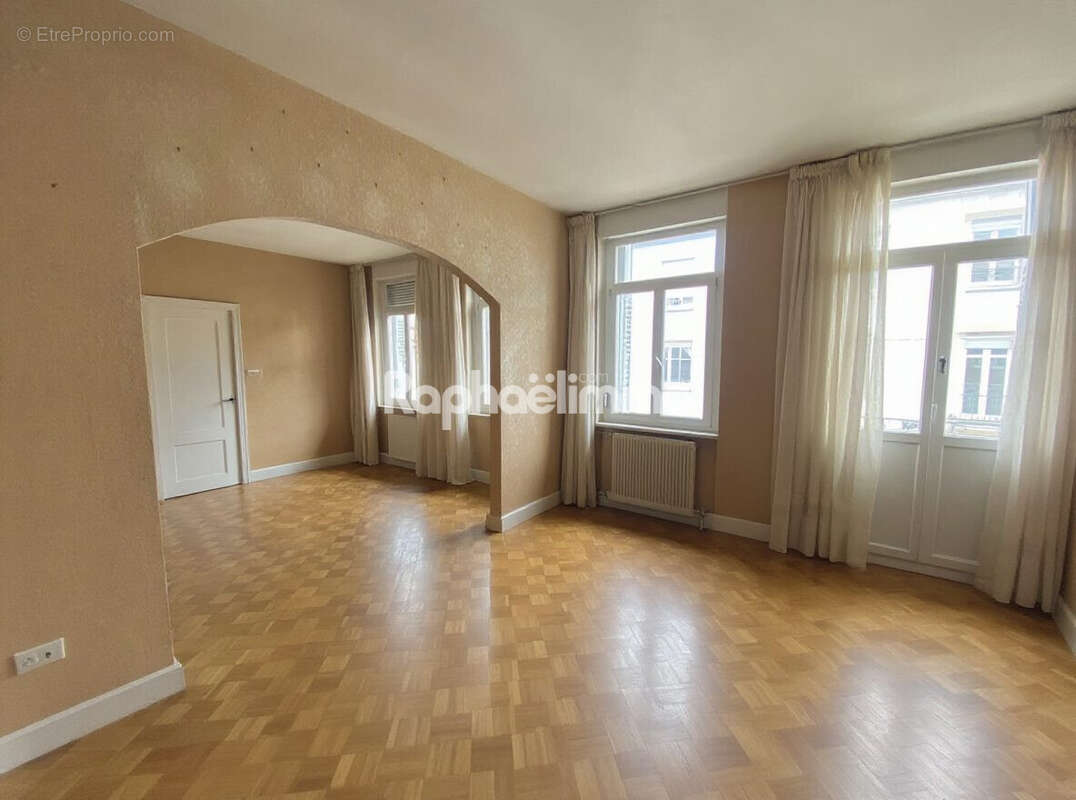 Pièce désemcombrée par IA - Appartement à STRASBOURG
