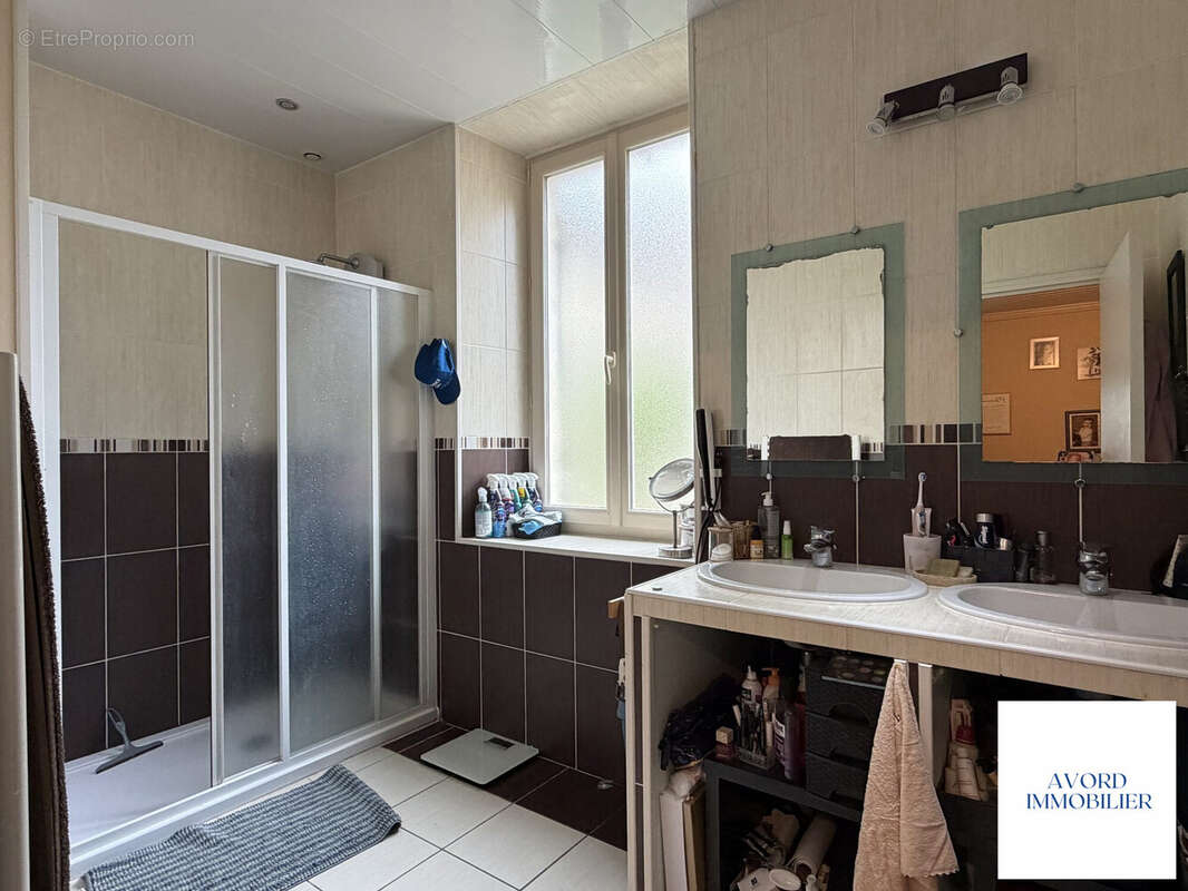 Rez-de-chaussée - Salle d'eau - Maison à ETRECHY