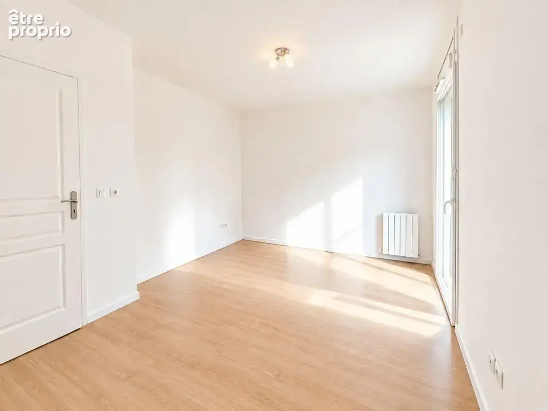 Appartement À Vendre 3 pièces au centre de Bussy Saint Georges proche gare RER A! - photo 8