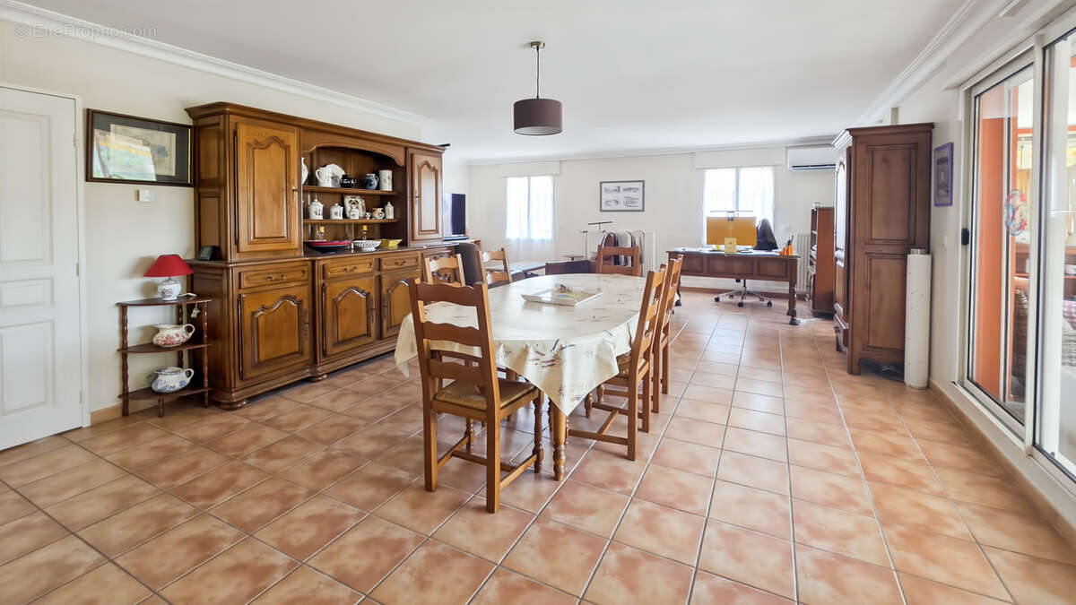 À Draguignan, appartement 5 pièces à vendre + parking privatif - photo 3