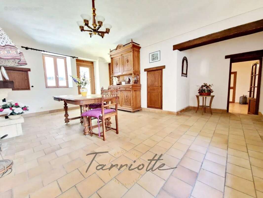 Appartement à ROCHEMAURE