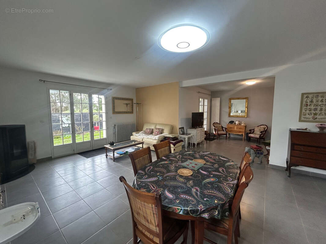 À vendre   Maison familiale de 175 m2   7 pièces   4 chambres   Yèvre-le-Châtel - photo 6