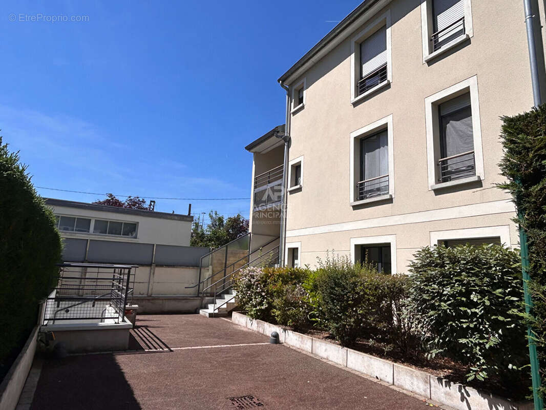 Appartement Maisons-laffitte 3 pièce(s) 38.29 - hyper centre - marché - terrasse-parking sous sol - photo 14
