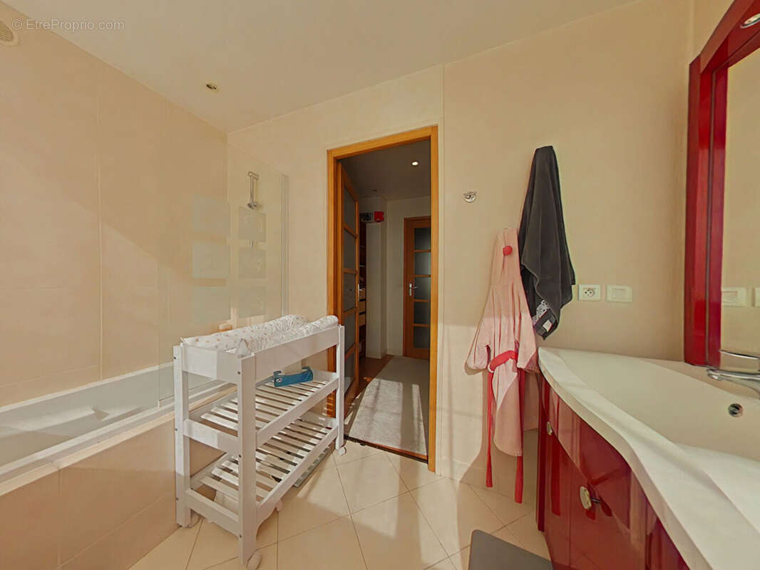 Appartement Fontenay Le Fleury 5 pièce(s) - photo 9