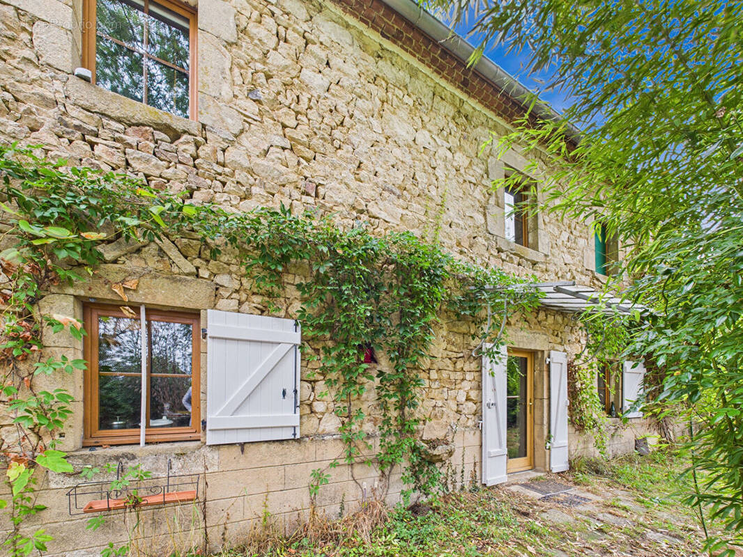 Maison à SAINT-MARCEL-EN-MARCILLAT