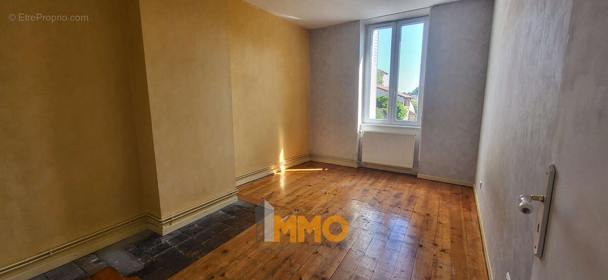 Appartement à L'ARBRESLE