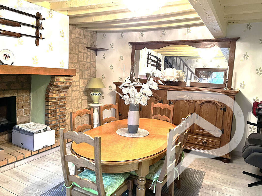 Maison à ESTREES-SAINT-DENIS