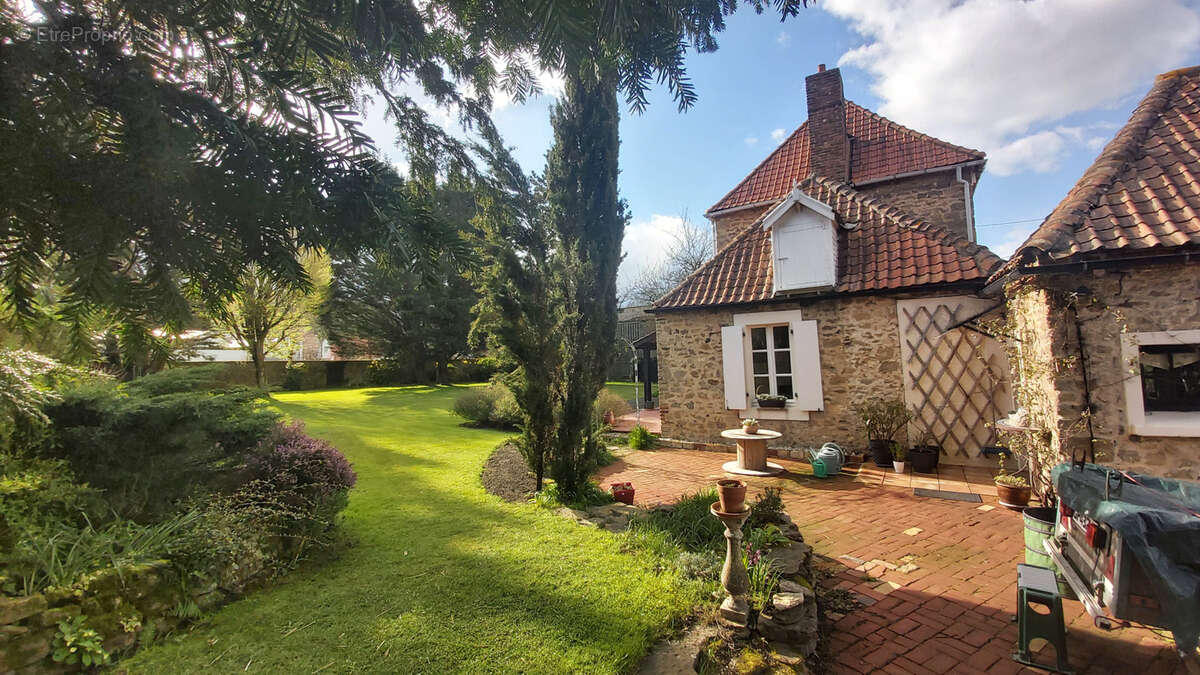 Maison à SAINT-ETIENNE-AU-MONT