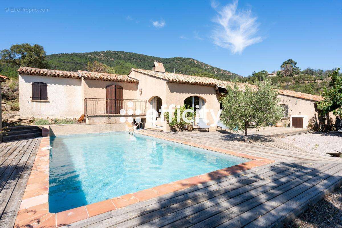 Maison à PLAN-DE-LA-TOUR