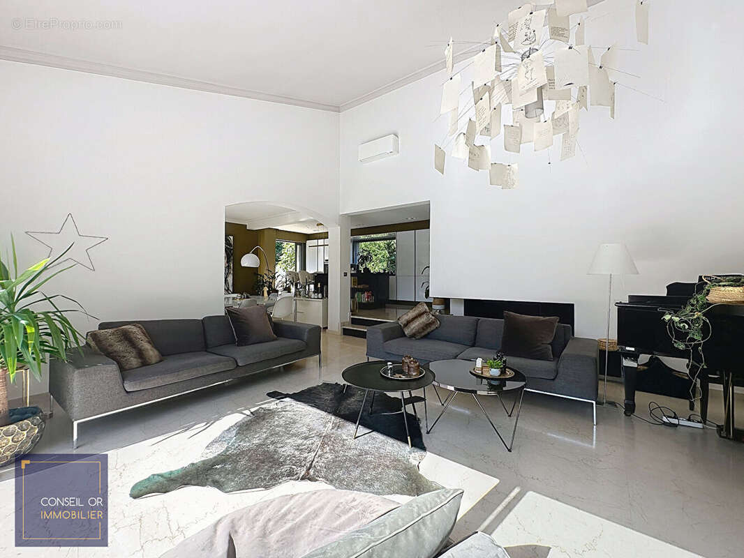 Maison à SAINT-GENIS-LAVAL