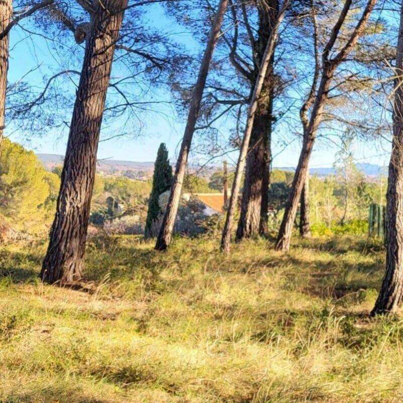 Terrain à AIX-EN-PROVENCE