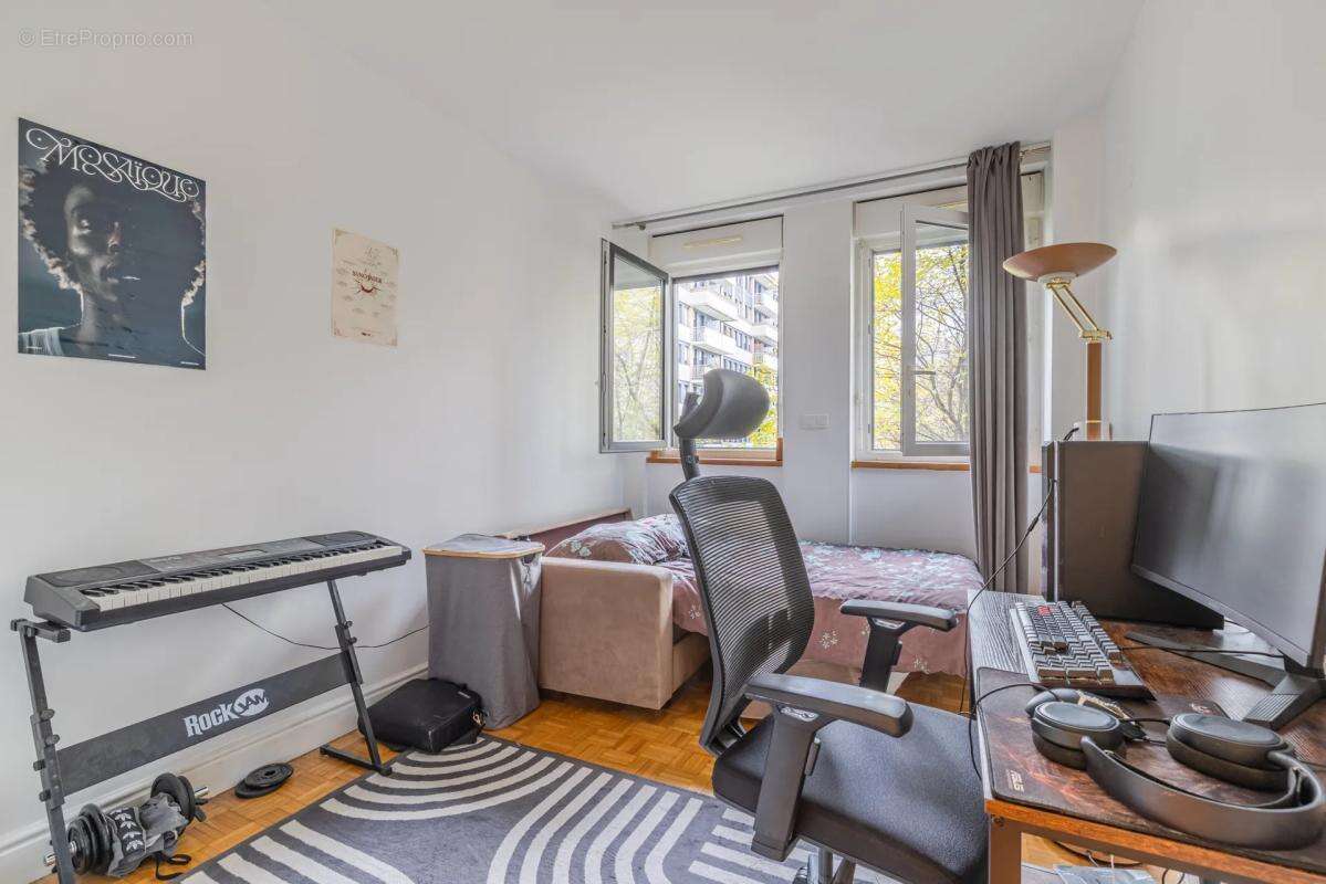 Appartement à COURBEVOIE