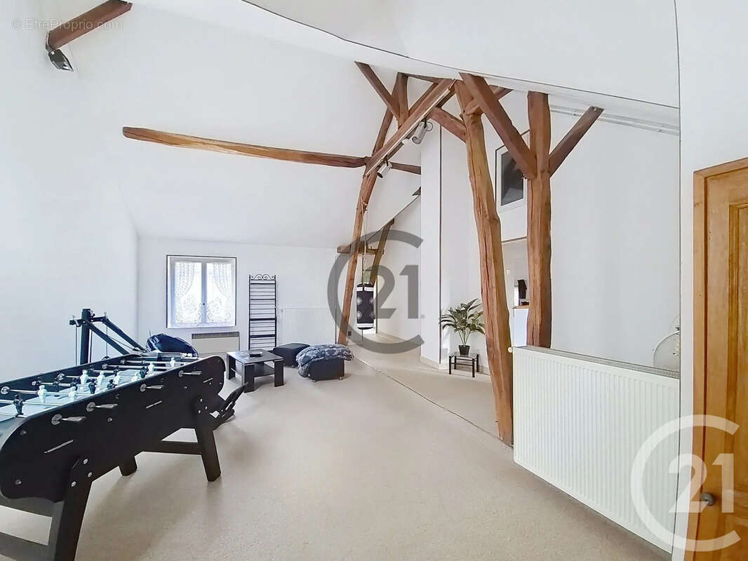 Maison 296 m² à Escamps  - photo 10