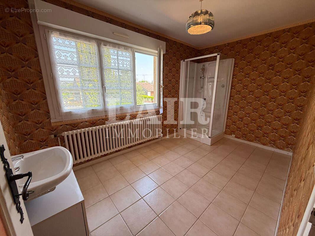 Maison 3 chambres avec sous-sol complet et jardin à Saint-Aubin-de-Locquenay  Réf:15515 - photo 7