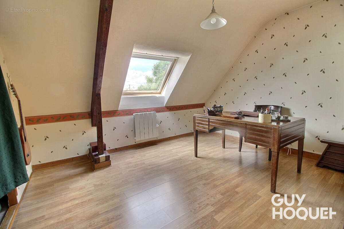 Maison à SAINTE-GENEVIEVE-DES-BOIS