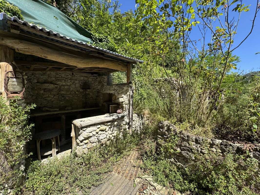 Terrain à TOURRETTE-LEVENS